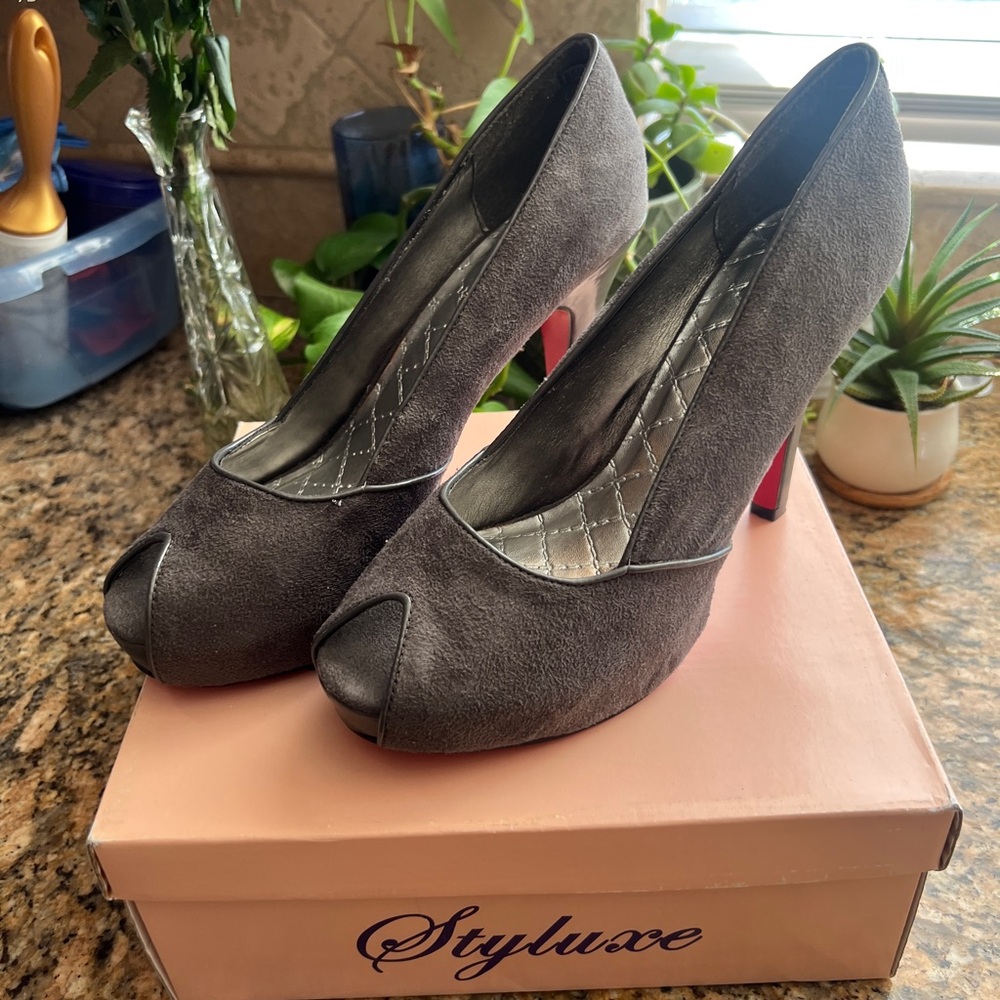 Styluxe faux gray suede high heels 8.5/9